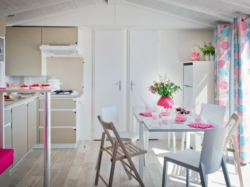 Gamme privilège, capacité 6-10 personnes, 4 chambres + 1 canapé convertible